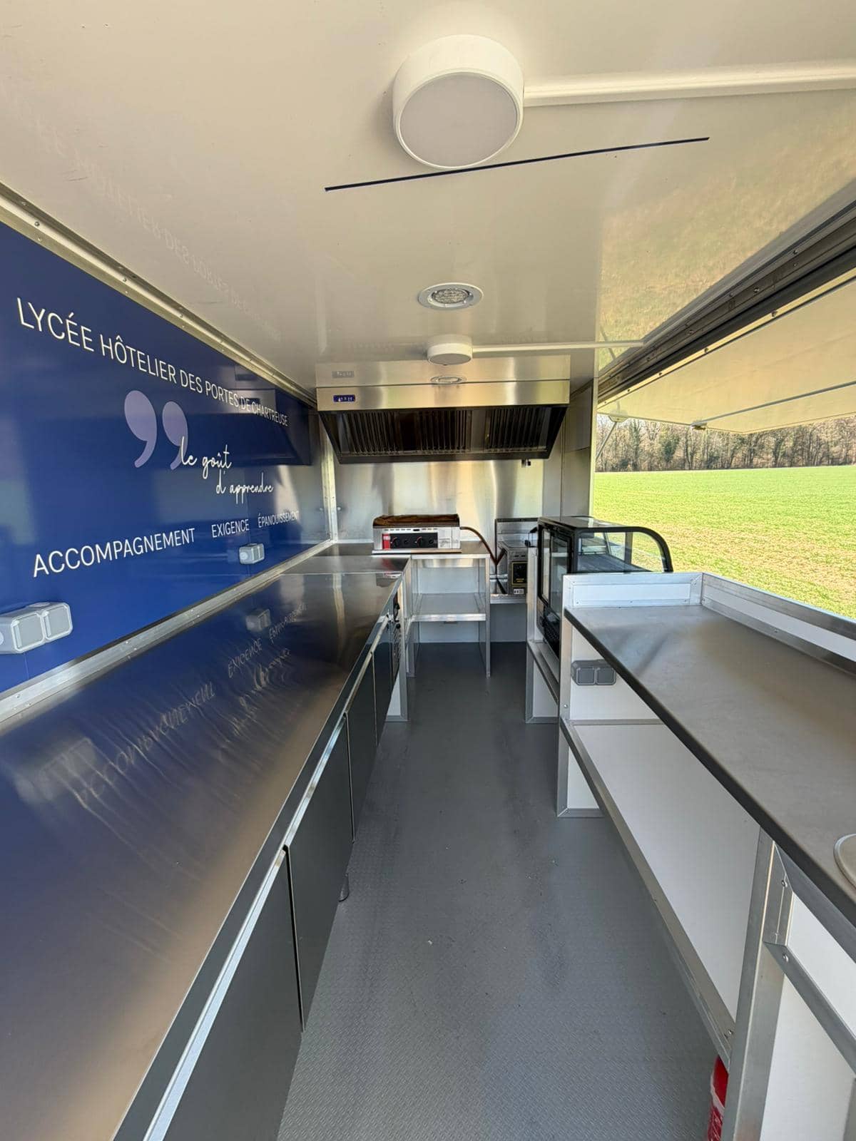 Food truck Lycée Chartreuse - cuisine professionnelle inox