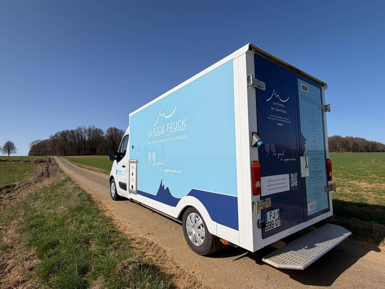Food truck Lycée Chartreuse - vue arrière latérale