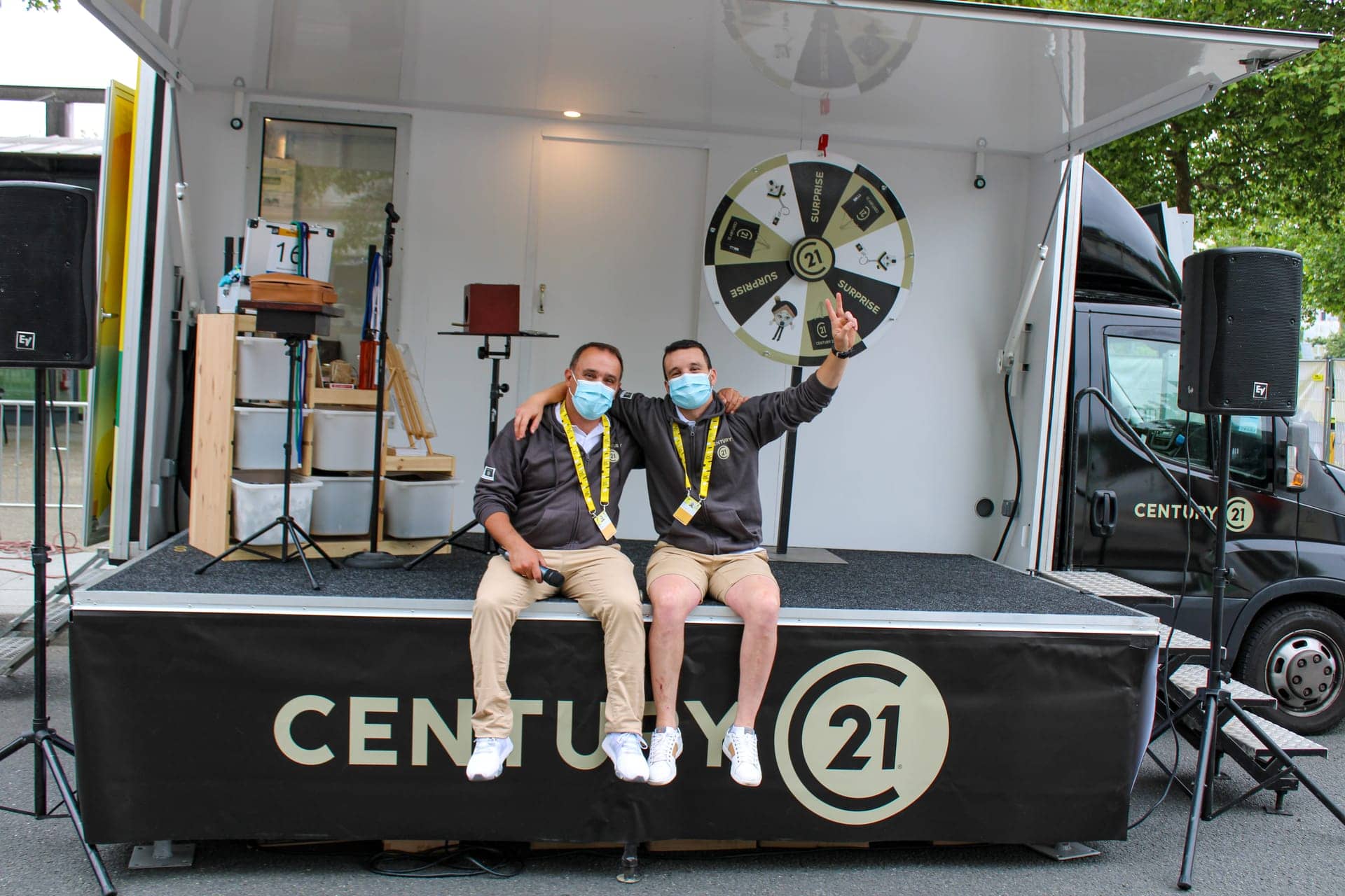 Camion podium Century 21 - scène déployée avec animation