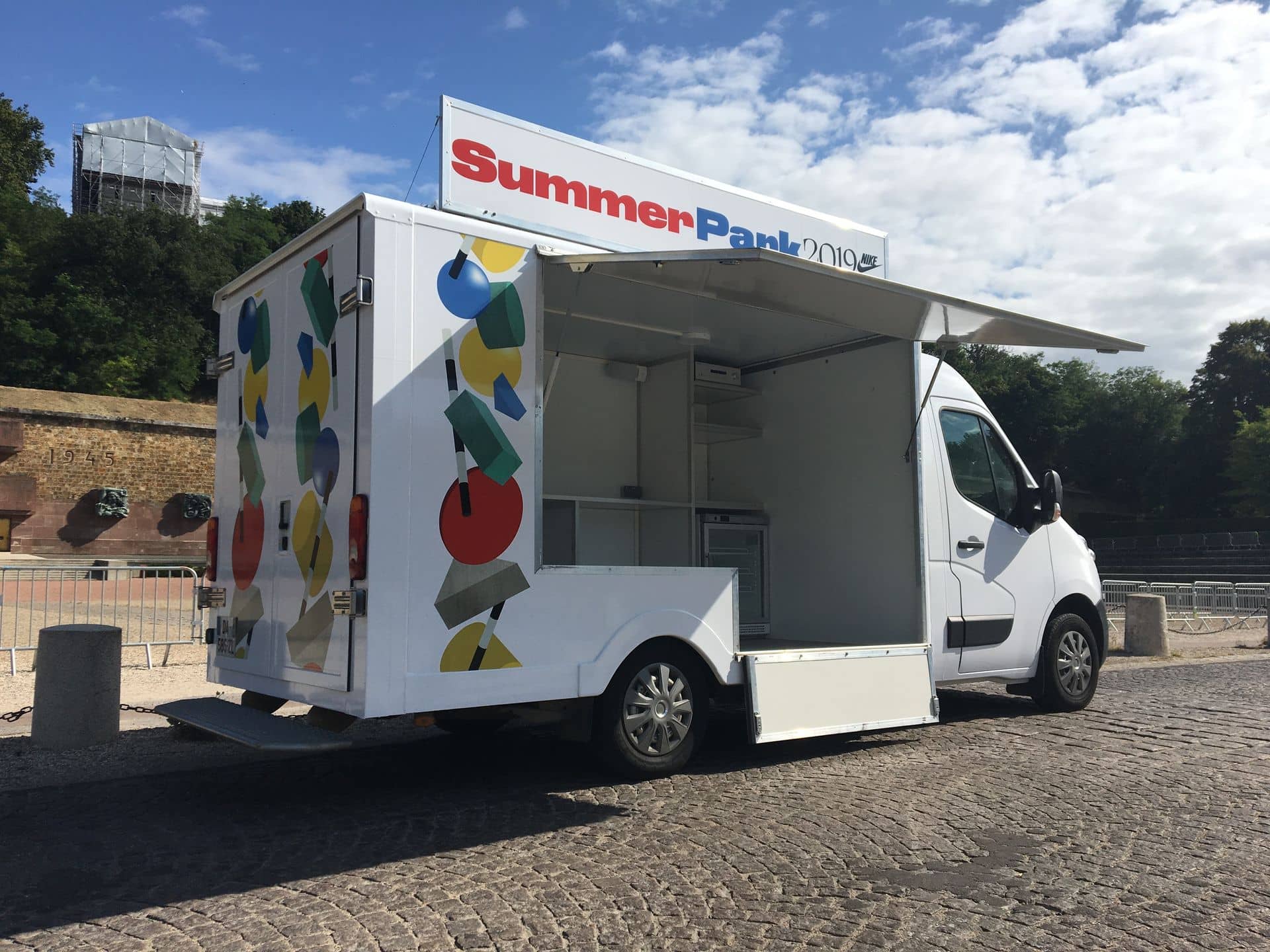 Camion Nike Summer Park 2019 ouvert avec comptoir latéral