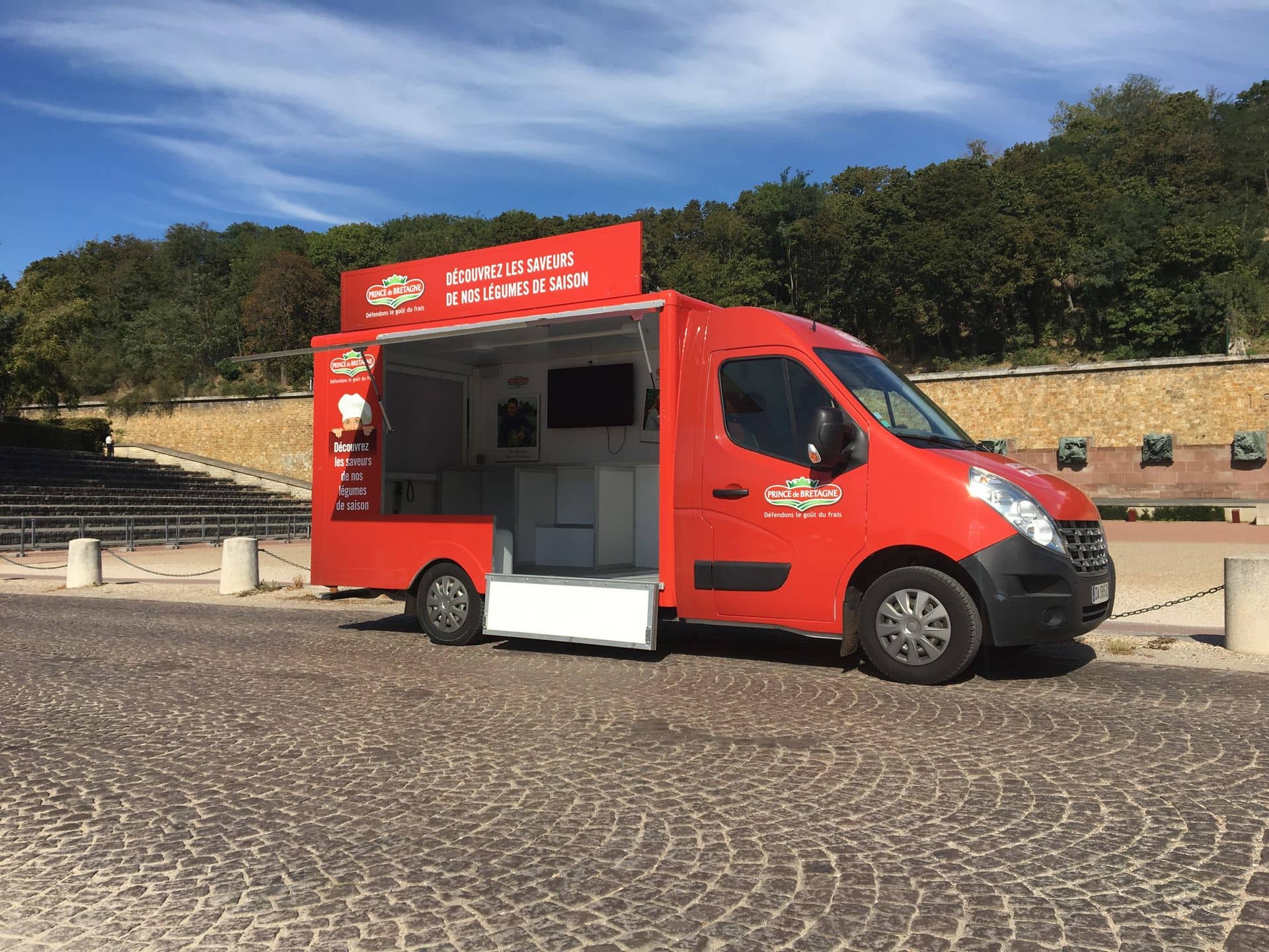 Camion Le Gume’s Truck Prince de Bretagne ouvert pour une animation