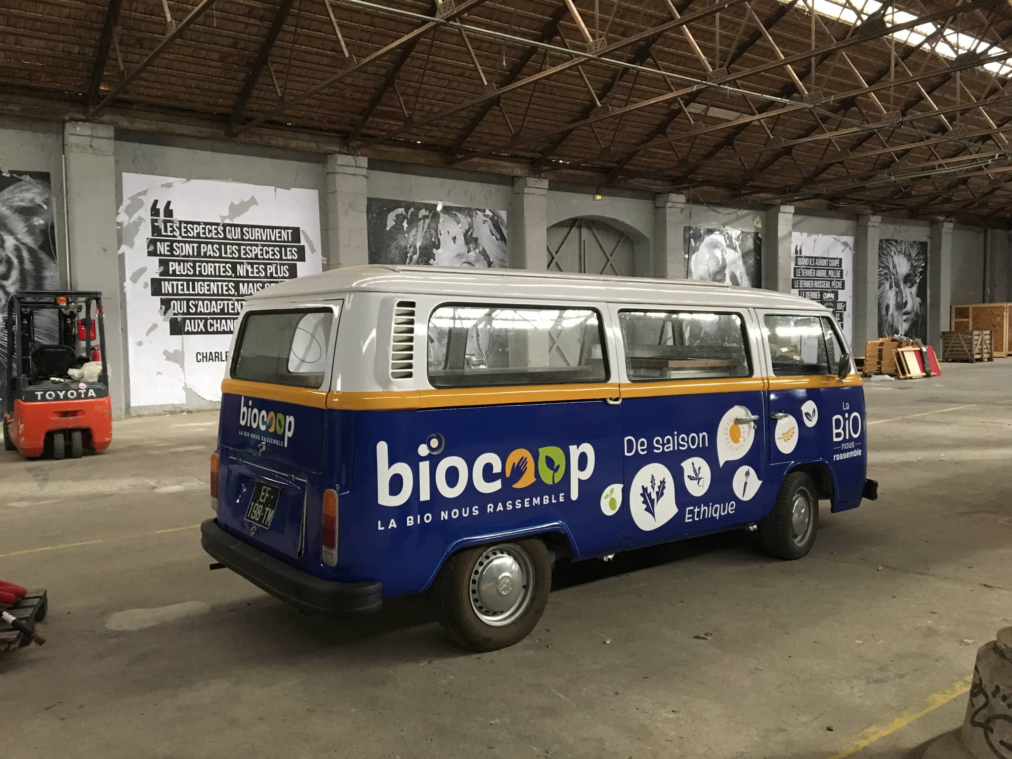 Combi VW Biocoop - vue arrière du covering personnalisé