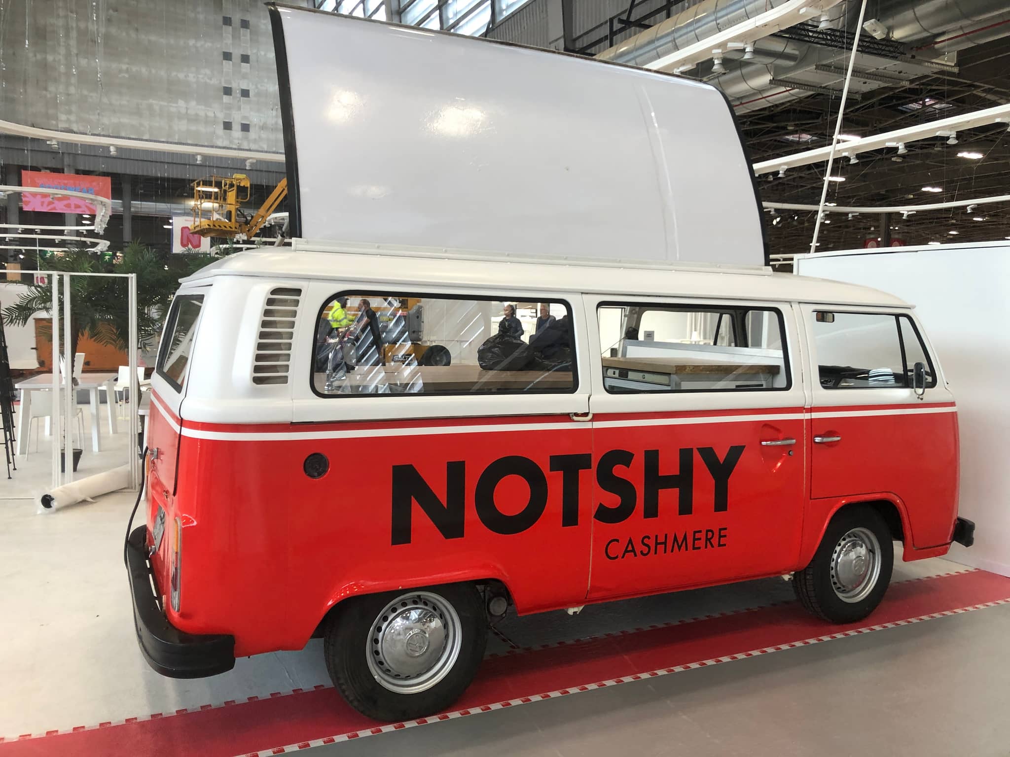 Combi VW NOTSHY Cashmere - stand de marque en salon professionnel