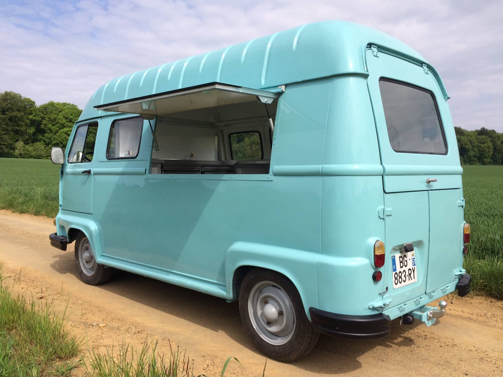Estafette turquoise - vue arrière avec ouverture latérale