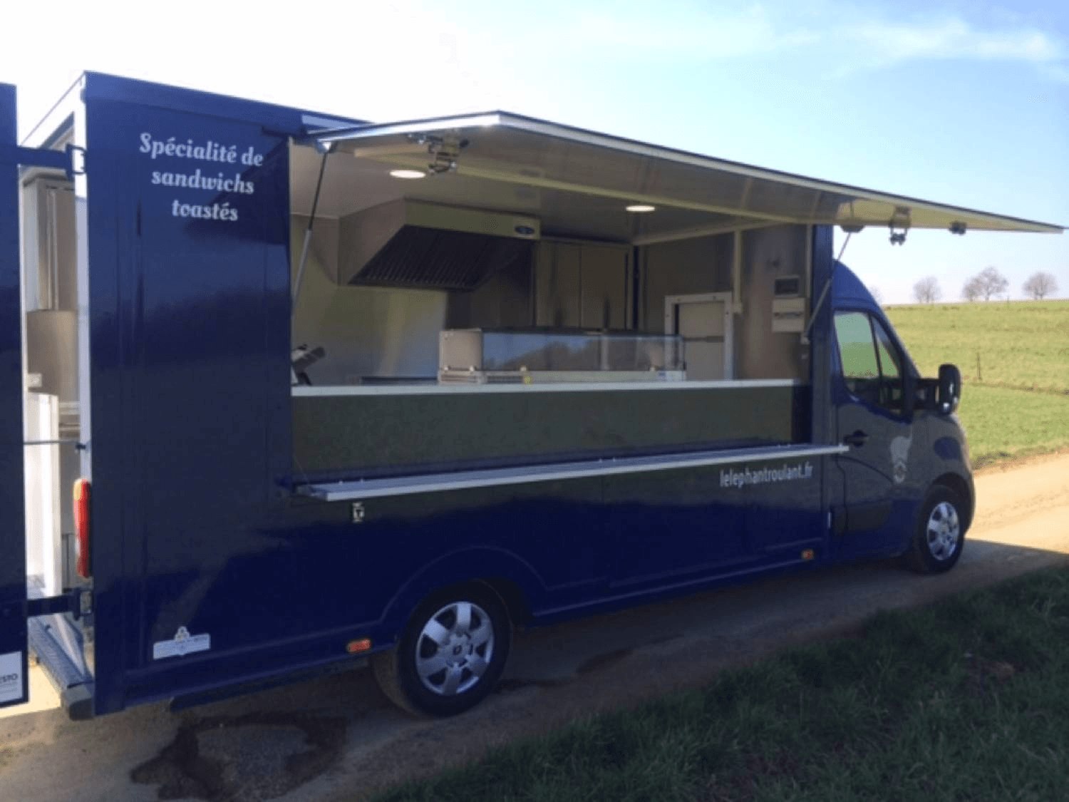 Renault Master food truck - vue arrière