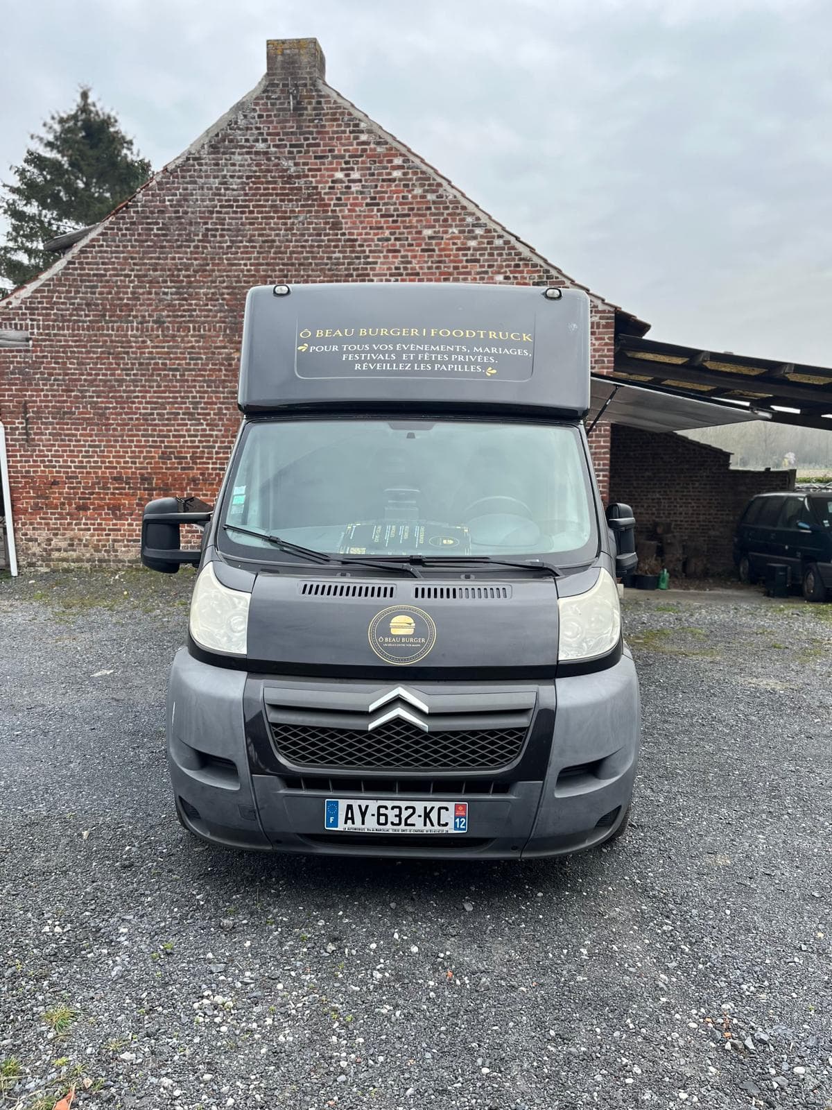 Foodtruck autonome tout équipé