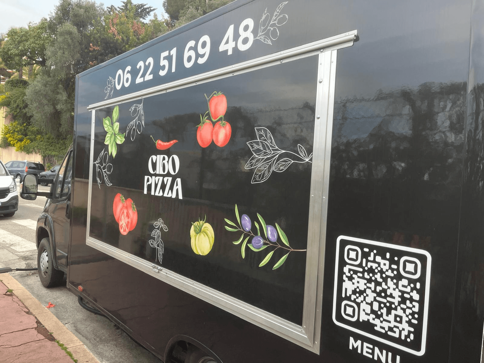 FOOD TRUCK PIZZA FULL EQUIPÉ FULL BLACK