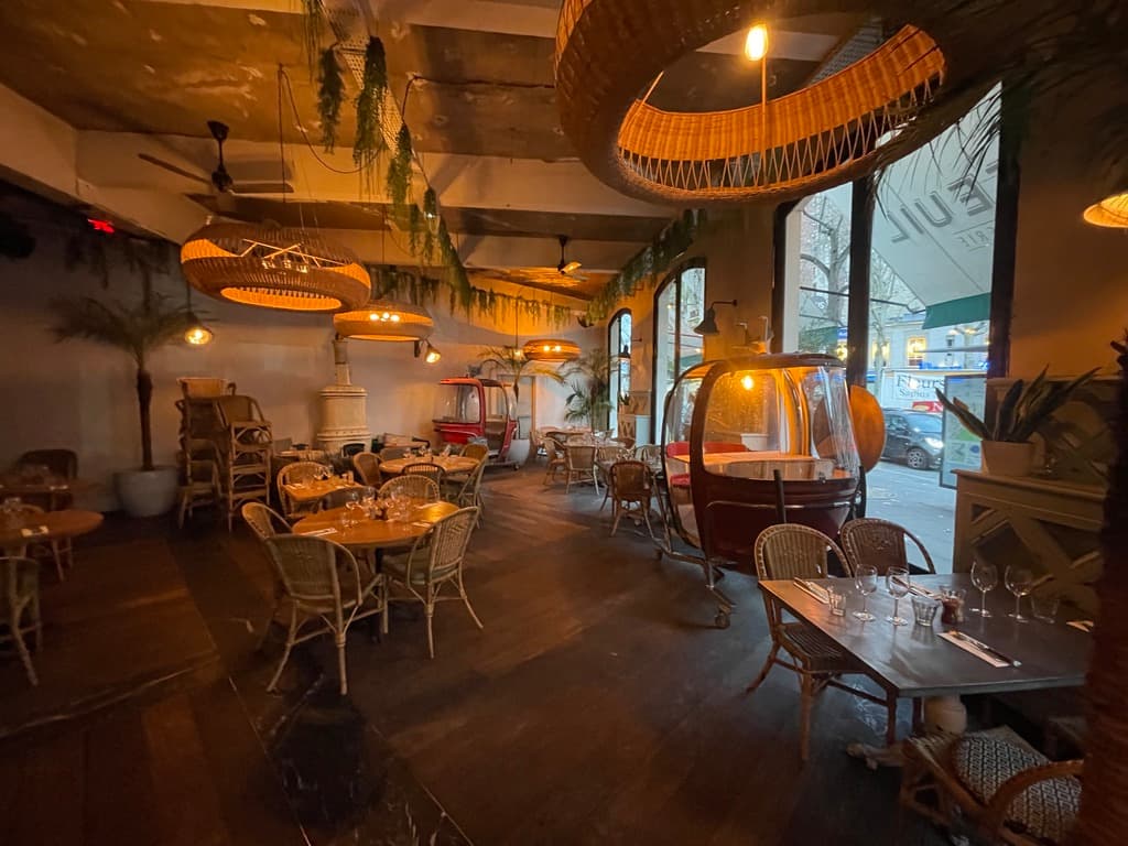 Télécabine MEGG - Mini Restaurant dans une Brasserie Parisienne