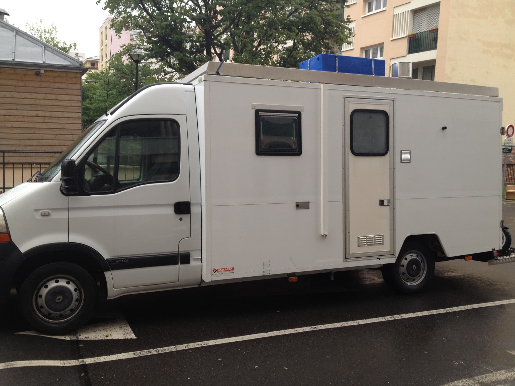 Stand événementiel mobile personnalisé pour salon professionnel