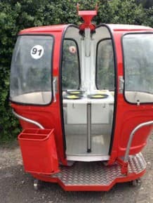 Réalisation MEGG resto'Megg - version rouge avec table et banquettes intégrées