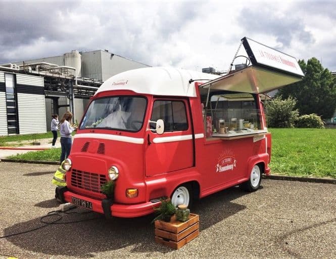 Renault Estafette restaurée et aménagée en food truck rétro - la french touch